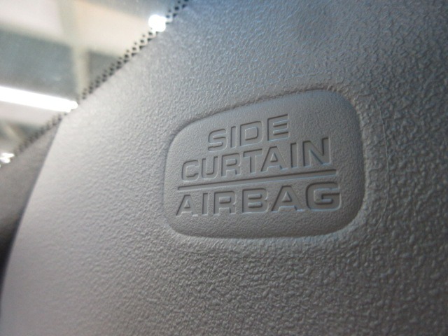 UZ0048542337_19_001.jpg