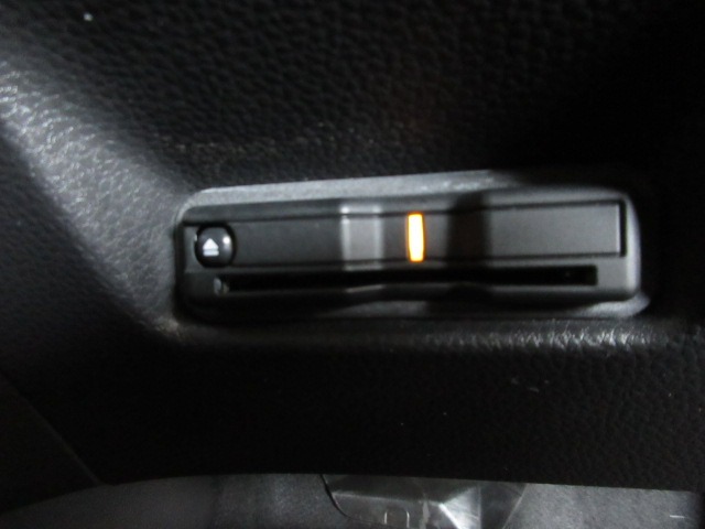 UZ0048542337_30_001.jpg