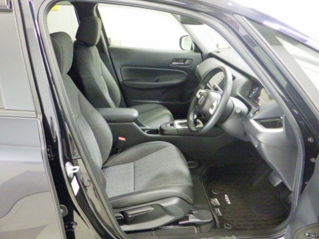 UZ0048004665_10_001.jpg