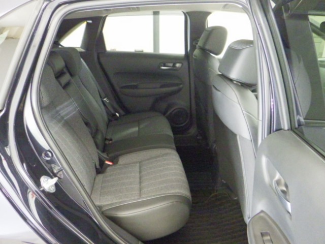UZ0048004665_11_001.jpg