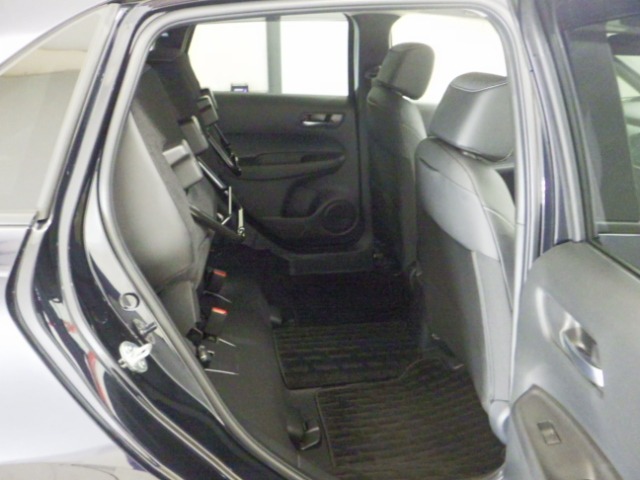 UZ0048004665_12_001.jpg