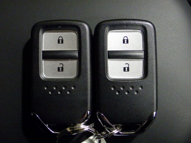 UZ0048004665_17_001.jpg