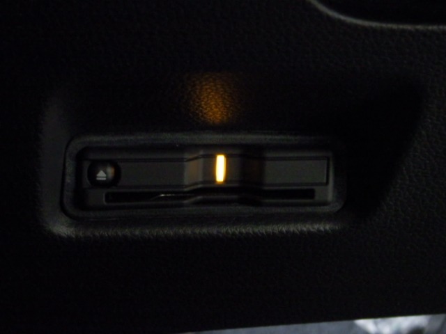 UZ0048004665_18_001.jpg