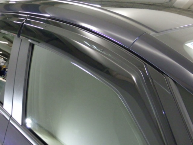 UZ0048004665_33_001.jpg