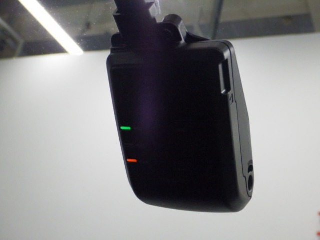 UZ0048004665_3_001.jpg