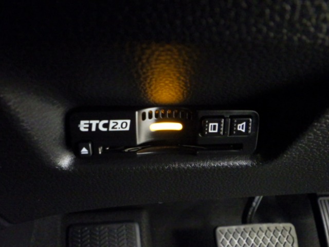 UZ0048417431_31_001.jpg