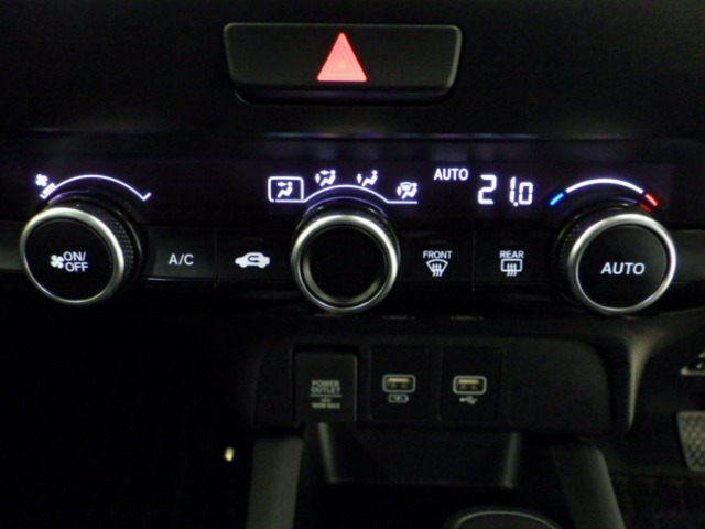 UZ0048417431_33_001.jpg