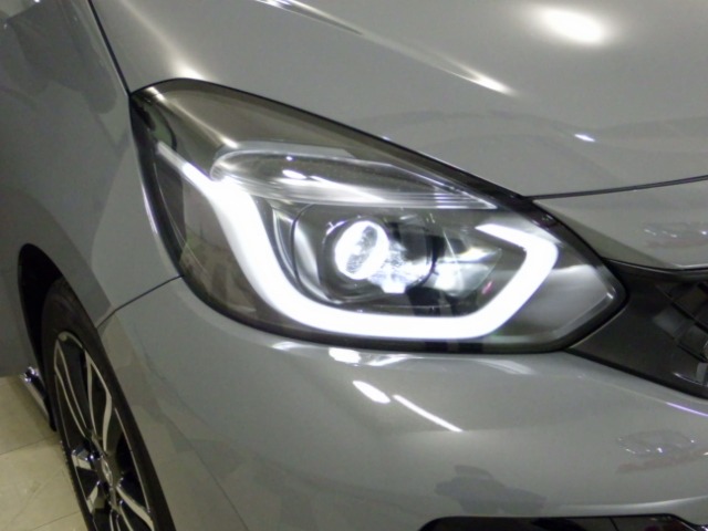 UZ0048417431_35_001.jpg