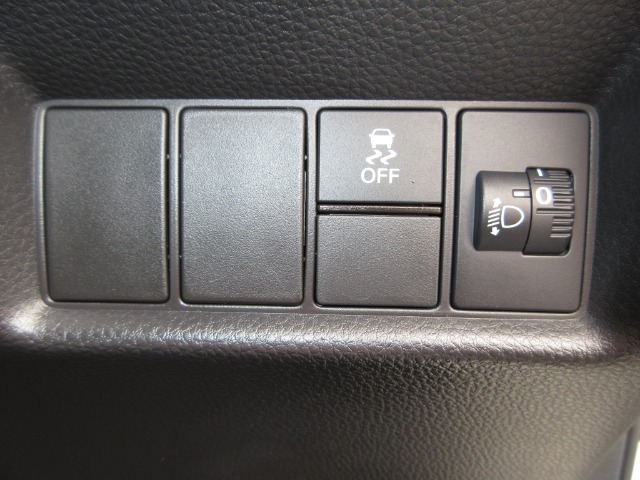 UZ0048528868_10_001.jpg