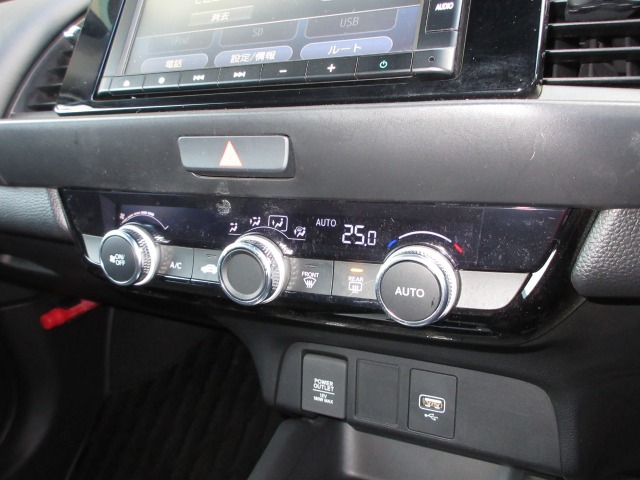 UZ0048070096_12_001.jpg