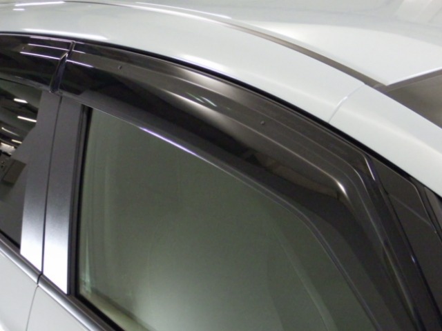 UZ0048299216_35_001.jpg