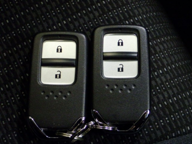 UZ0048085167_16_001.jpg