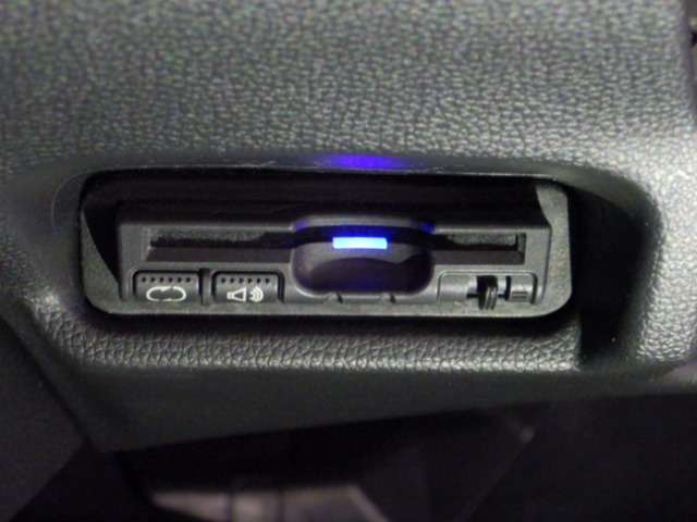 UZ0048085167_17_001.jpg