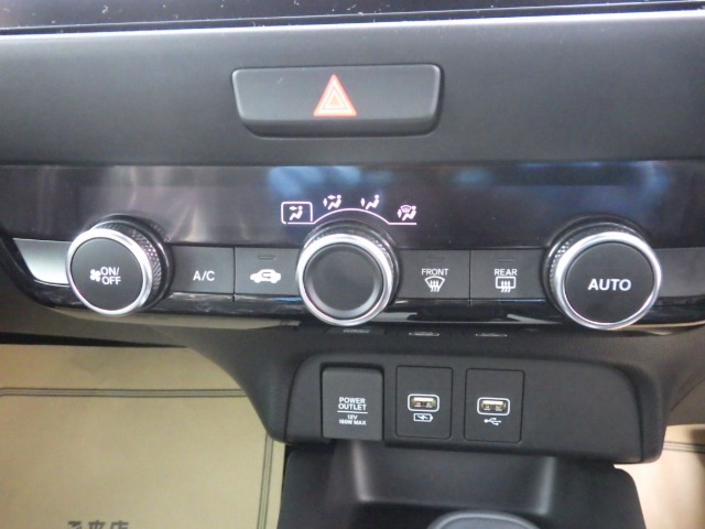 UZ0048311071_10_001.jpg