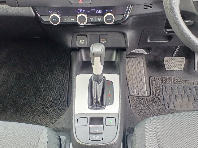 UZ0048026389_10_001.jpg