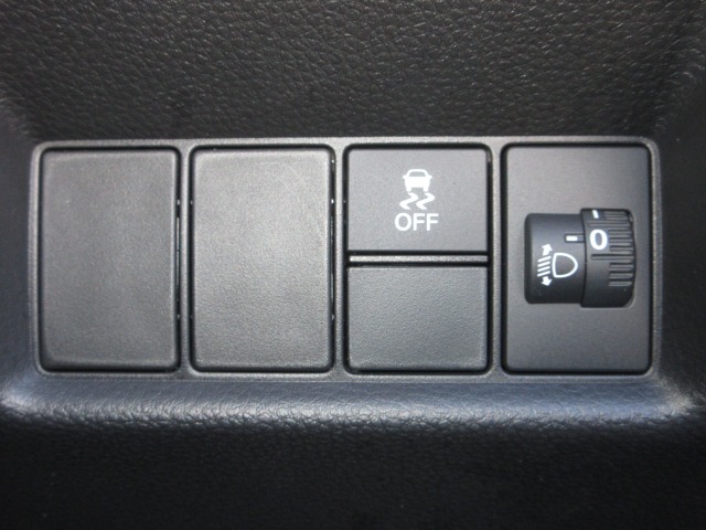 UZ0048366088_11_001.jpg