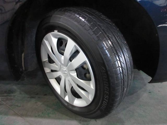 UZ0048366088_19_001.jpg
