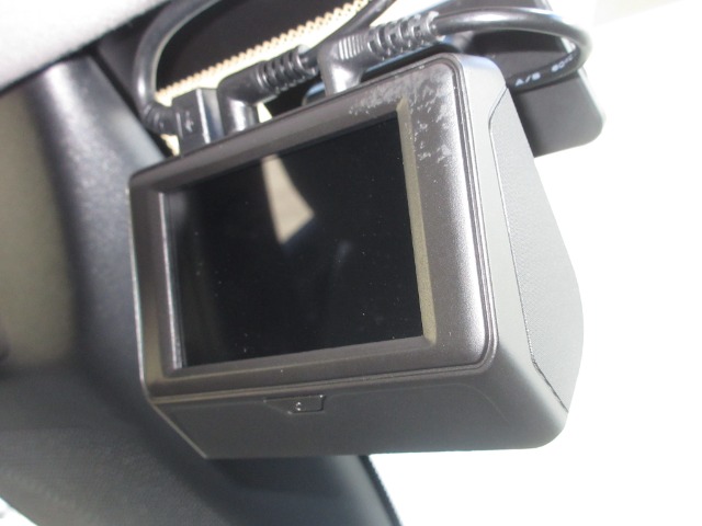 UZ0048366088_3_001.jpg