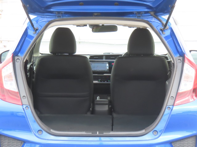 UZ0047158233_31_001.jpg