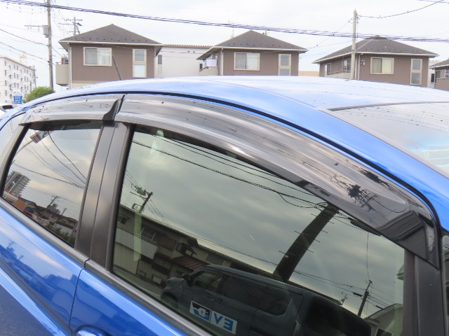 UZ0047158233_7_001.jpg