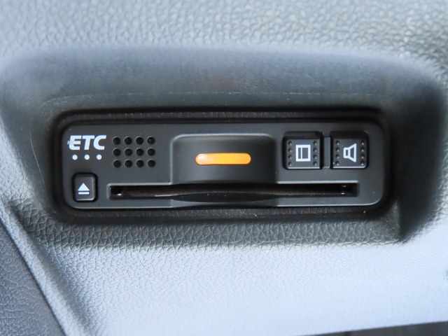 UZ0048551644_3_001.jpg