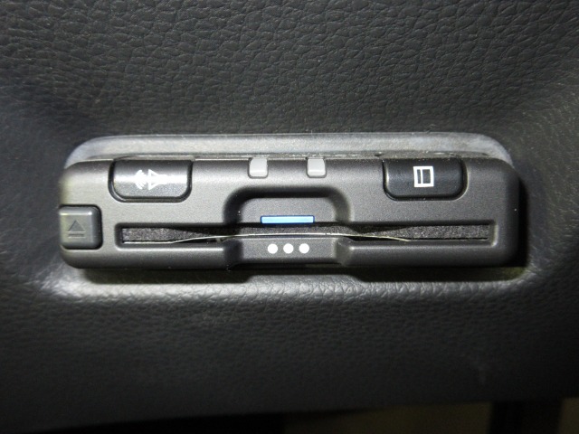 UZ0047983588_10_002.jpg