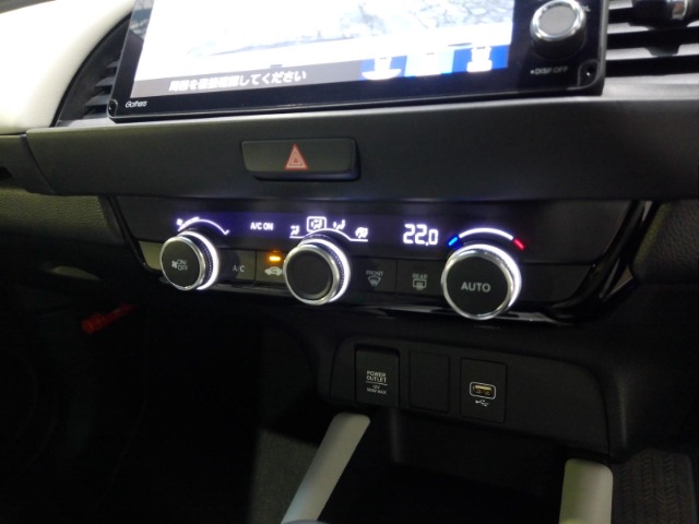 UZ0048573667_14_001.jpg