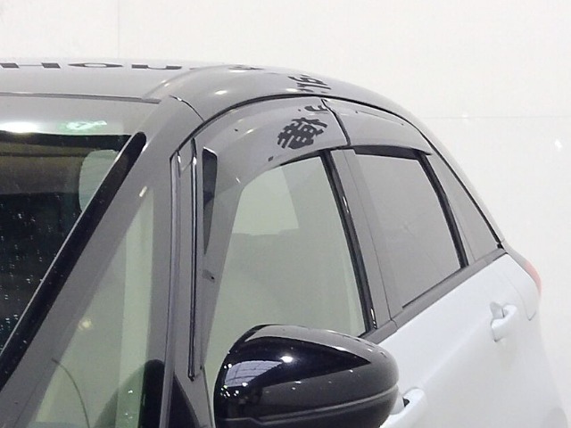 UZ0048573667_3_001.jpg