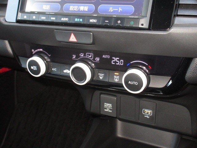 UZ0048106290_10_002.jpg