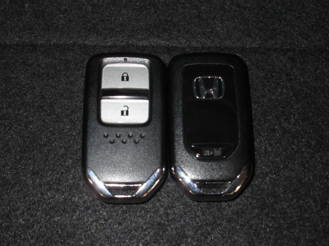 UZ0048106290_16_002.jpg