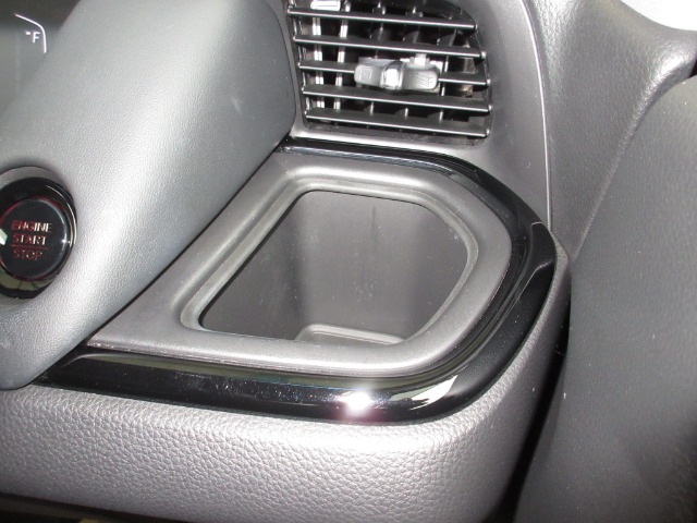 UZ0047887075_12_001.jpg