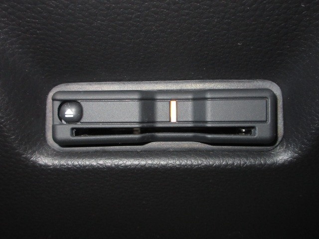 UZ0048564832_9_001.jpg