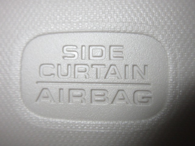 UZ0048558366_10_001.jpg