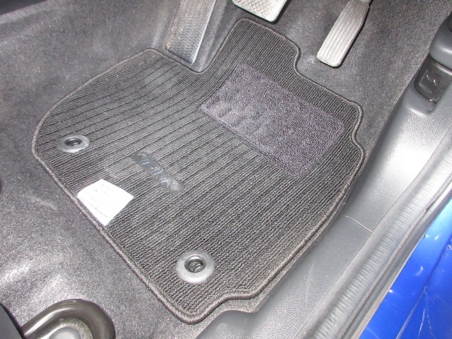 UZ0048558366_12_001.jpg