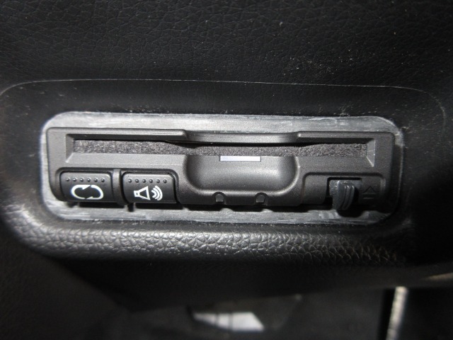 UZ0048558366_8_001.jpg