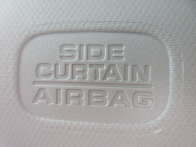 UZ0048329989_10_002.jpg
