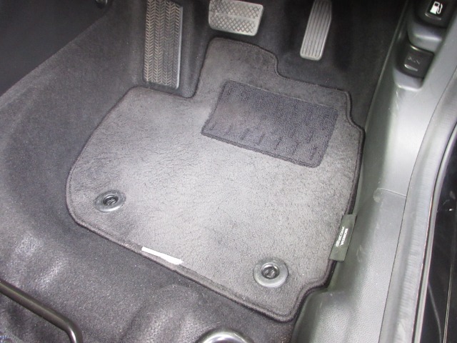 UZ0048329989_12_002.jpg