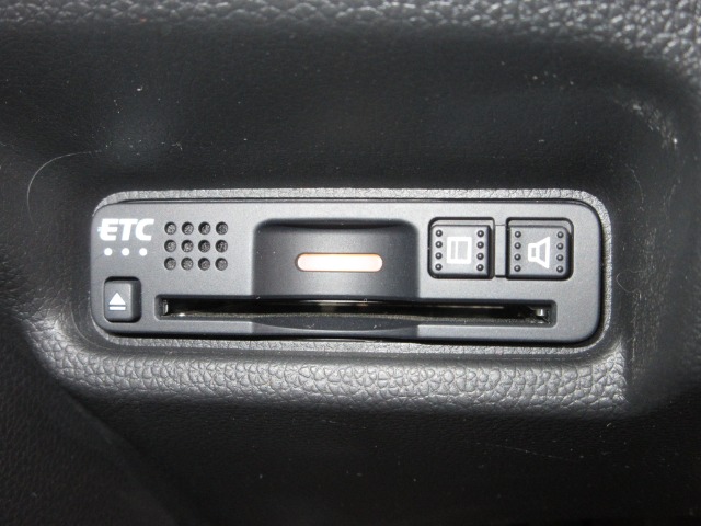 UZ0048329989_8_002.jpg