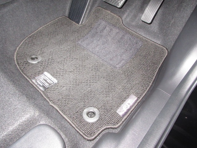 UZ0048394895_18_002.jpg