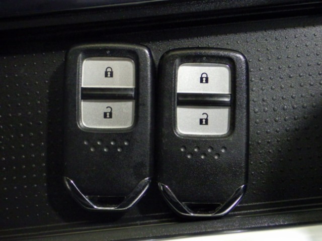 UZ0047906354_18_002.jpg