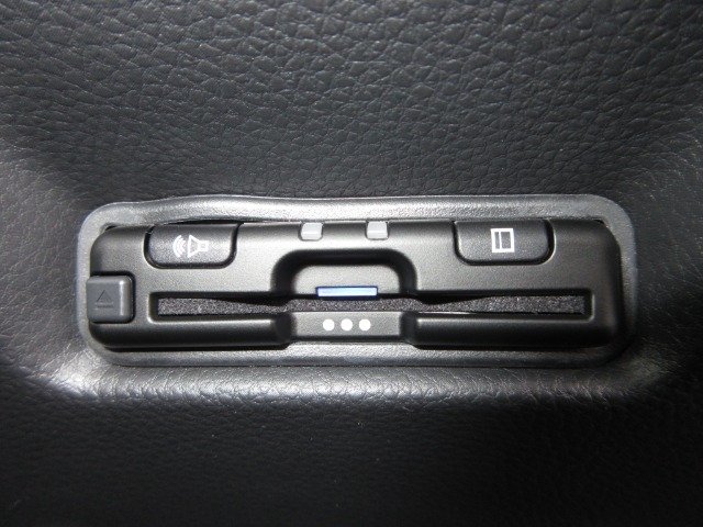 UZ0048447796_10_001.jpg