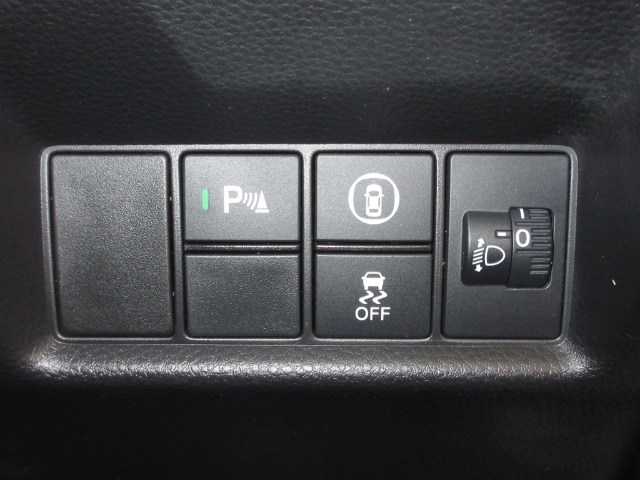 UZ0048261572_10_001.jpg