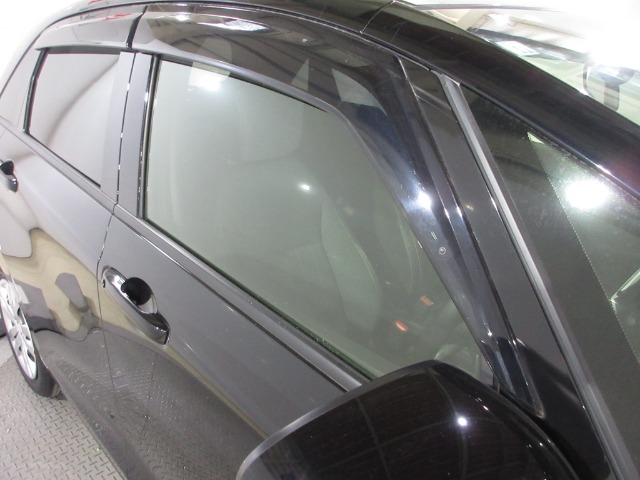 UZ0048261572_7_002.jpg
