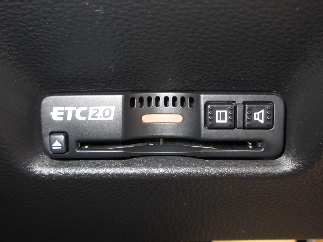 UZ0048493550_10_001.jpg