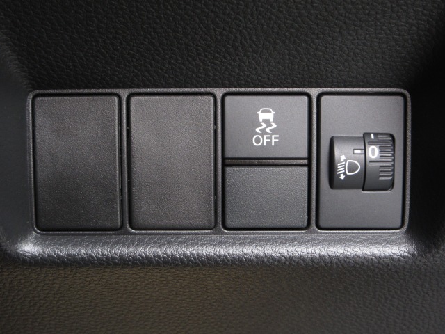 UZ0048493550_11_001.jpg