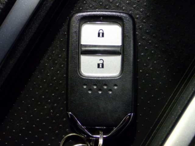 UZ0048538325_19_001.jpg