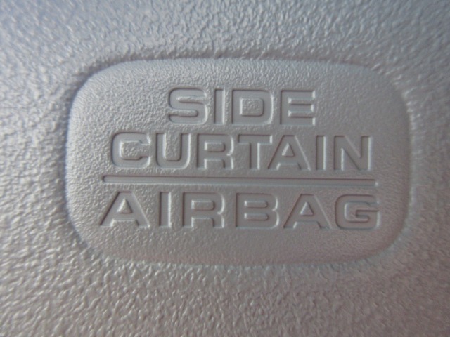 UZ0048491857_15_001.jpg