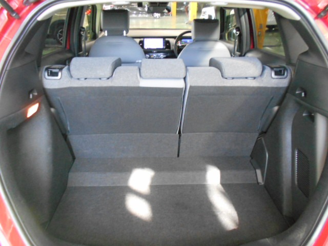 UZ0048317849_11_001.jpg