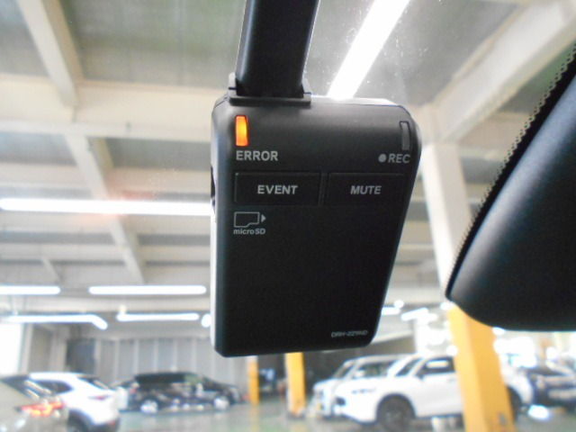 UZ0048317849_14_001.jpg