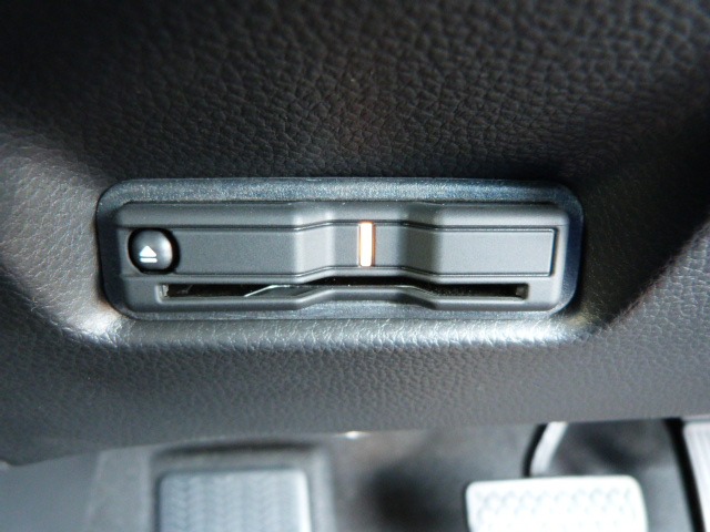 UZ0048317849_31_001.jpg